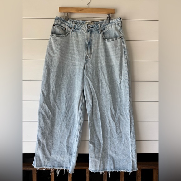 Abercrombie & Fitch Curve Love High Rise Cropped Wide Leg Jean! Size 32!! - Picture 4 of 5
